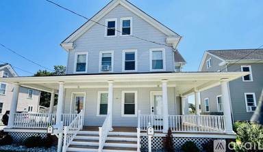 Main picture of 30 Dickinson St