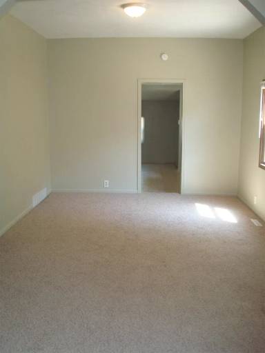 Main picture of 902 W Elm St