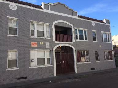 Main picture of 1416 W 10th Pl