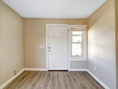 Main picture of 820 S 15th Ave