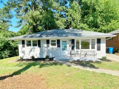 Main picture of 2403 Lincoln St