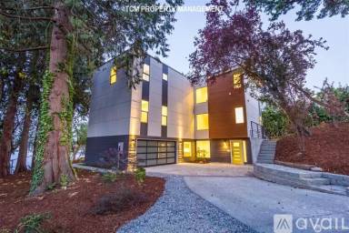 Main picture of 7938 Seward Park Ave S