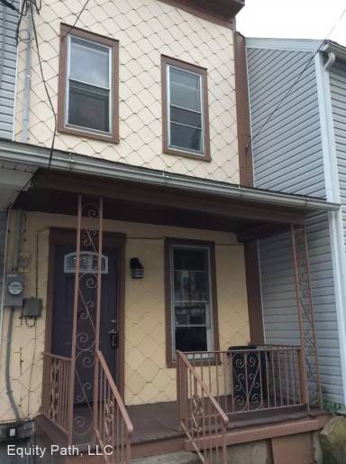 Main picture of 934 W Independence St
