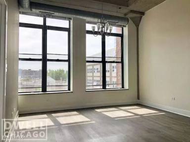 Main picture of 2036 S Michigan Ave