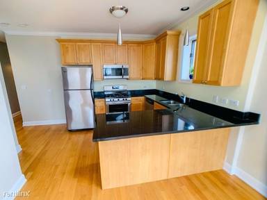 Main picture of 2943 W Warren Blvd