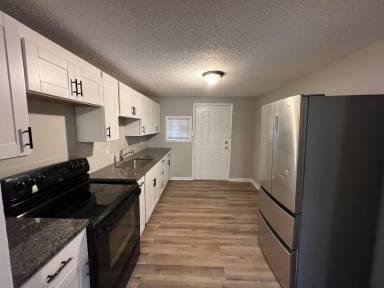Main picture of 937 Metropolitan Ave