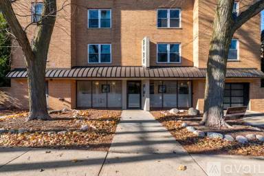 Main picture of 2121 N Cambridge Ave