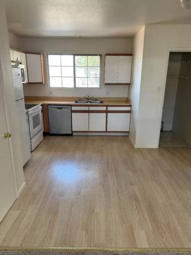 Main picture of 4490 Bent Brothers Blvd