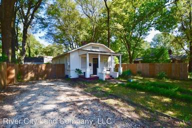 Main picture of 2558 Everett Ave
