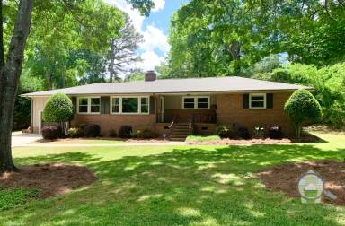 Main picture of 128 W Circle Ave