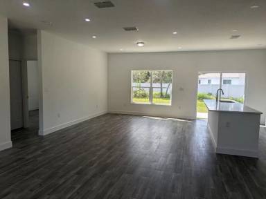 Main picture of 431 Rainbow Ct