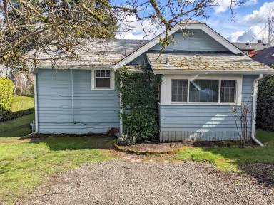 Main picture of 2065 Cottage St SE