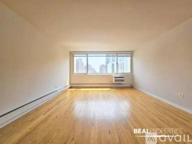 Main picture of 1344 N Dearborn St