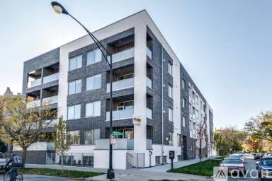 Main picture of 3201 W Wabansia Ave