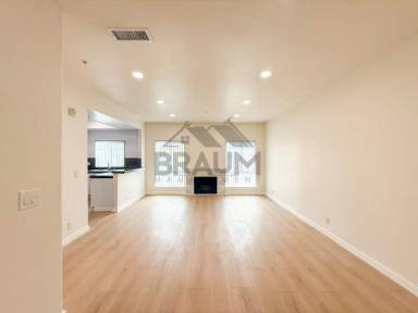 Main picture of 11035 Moorpark St