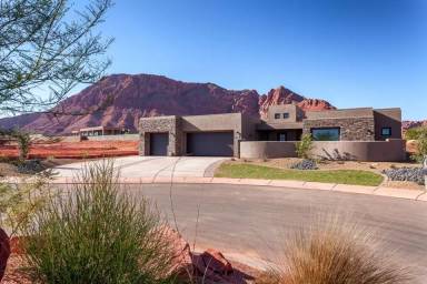 Main picture of 819 E Palisades Cir