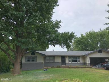 Main picture of 926 E Lindberg St