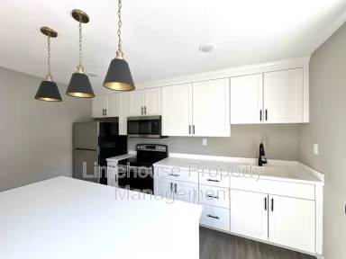 Main picture of 9635 Salem St