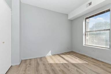 Main picture of 4238 S Michigan Ave