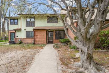 Main picture of 2211 Greenwood Dr