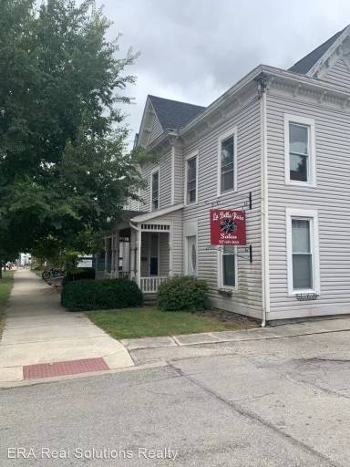 Main picture of 204 W Main St