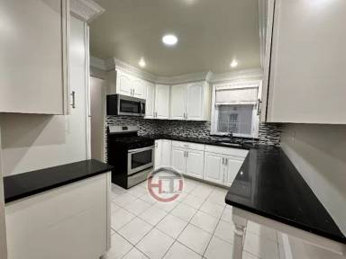 Main picture of 2026 Paulding Ave
