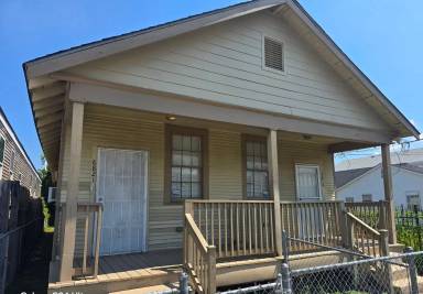 Main picture of 8819 Olive St