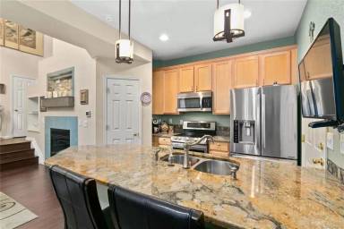 Main picture of 2828 Ulster St