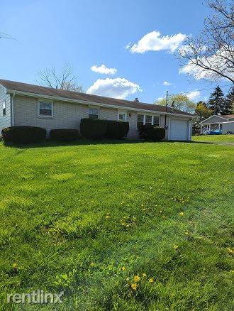 Main picture of 4290 Carlisle Pike