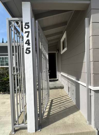 Main picture of 5745 Simpson Ave