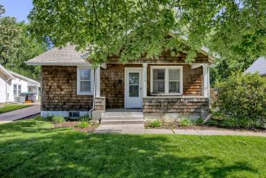 Main picture of 4806 Charles St