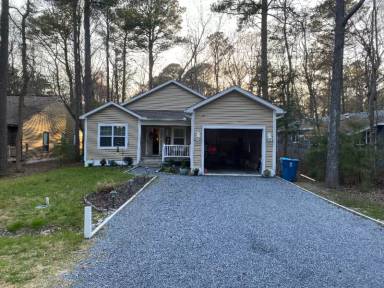 Main picture of 137 Camelot Cir