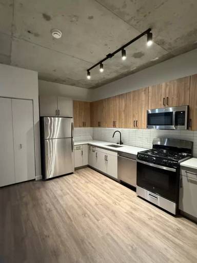 Main picture of 359 W Chicago Ave