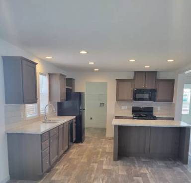 Main picture of Holiday Mobile Home Court