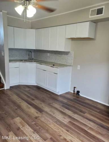 Main picture of 8883 N Swan Rd