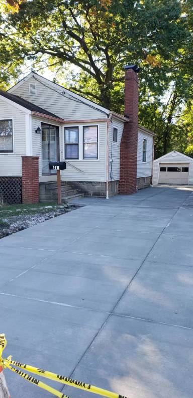 Main picture of 418 Marguerite Ave