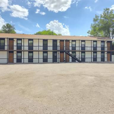 Main picture of 716 W Avenue I