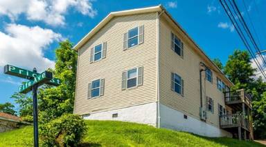 Main picture of 703 Price St