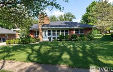 Main picture of 938 Briarwood Ln