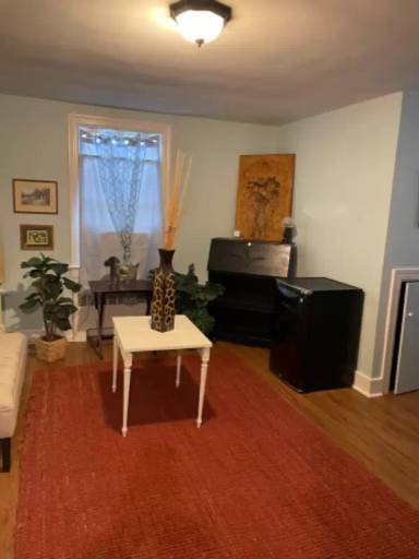 Main picture of 1222 E Main St
