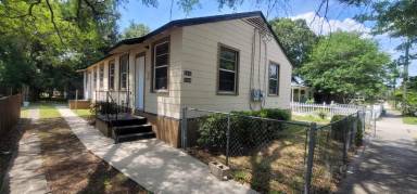 Main picture of 1846 W 6th St