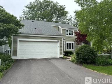 Main picture of 42 Oak Creek Trl