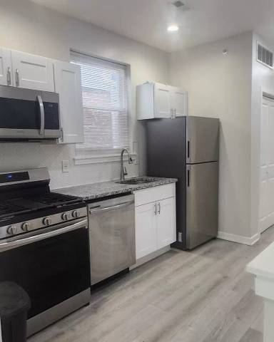 Main picture of 2230 Christian St
