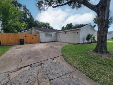 Main picture of 13811 Greenway Dr