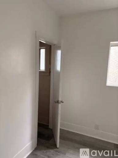 Main picture of 201 W 85th Pl