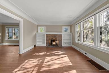 Main picture of 5016 7th Ave NE