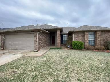 Main picture of 2004 Dena Dr