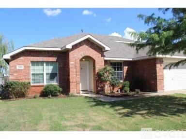 Main picture of 1501 Pepperidge Ln