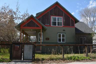 Main picture of 1111 Holmes St