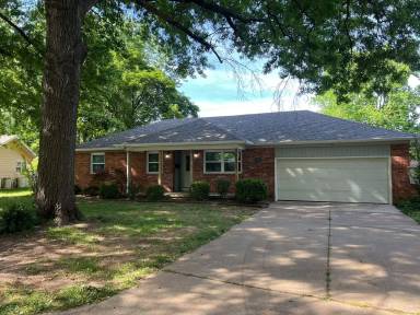 Main picture of 2535 S Prospect Ave